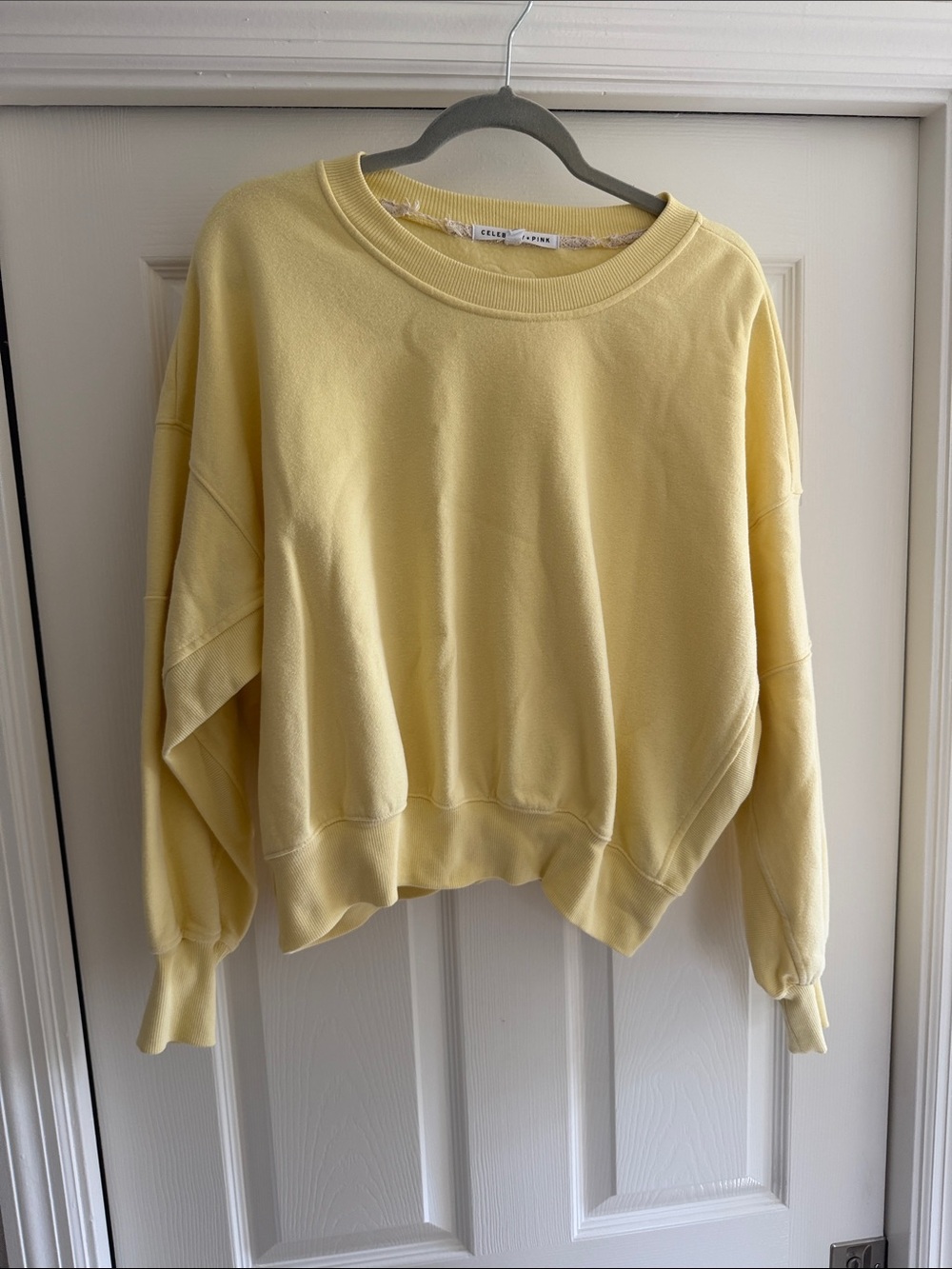 Celebrity Pink Cropped Crewneck Sweatshirt - Pale Yellow size L